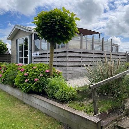 Chalet Makkum C99B Met Prive Gelegen Tuin Aan Het Water Exterior photo