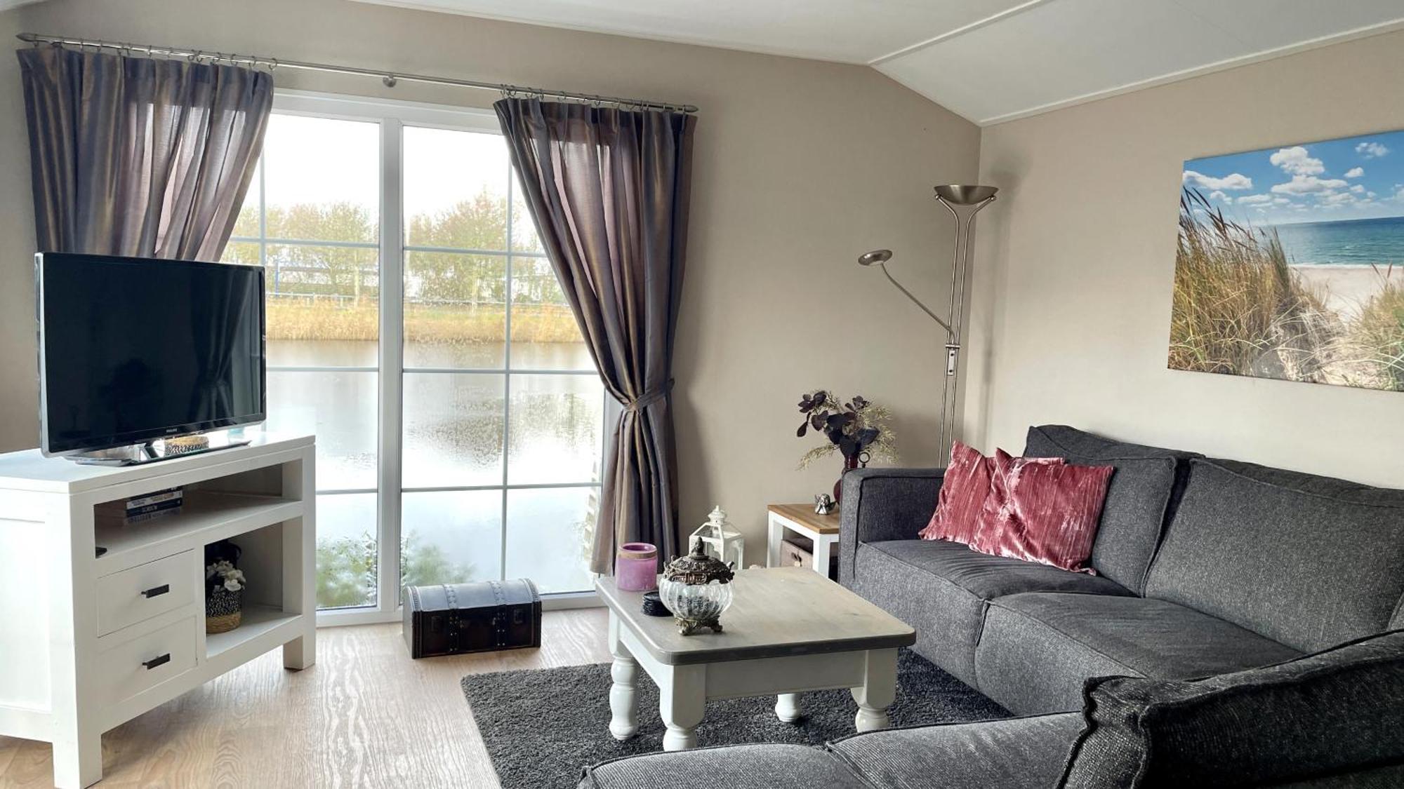 Chalet Makkum C99B Met Prive Gelegen Tuin Aan Het Water Exterior photo