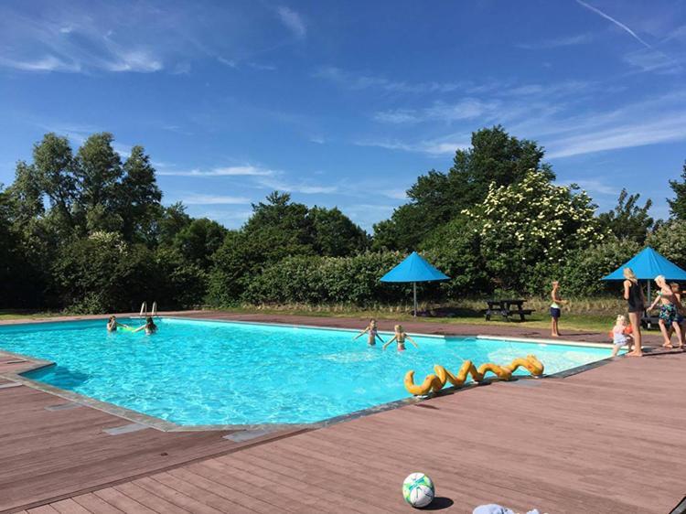 Chalet Makkum C99B Met Prive Gelegen Tuin Aan Het Water Exterior photo