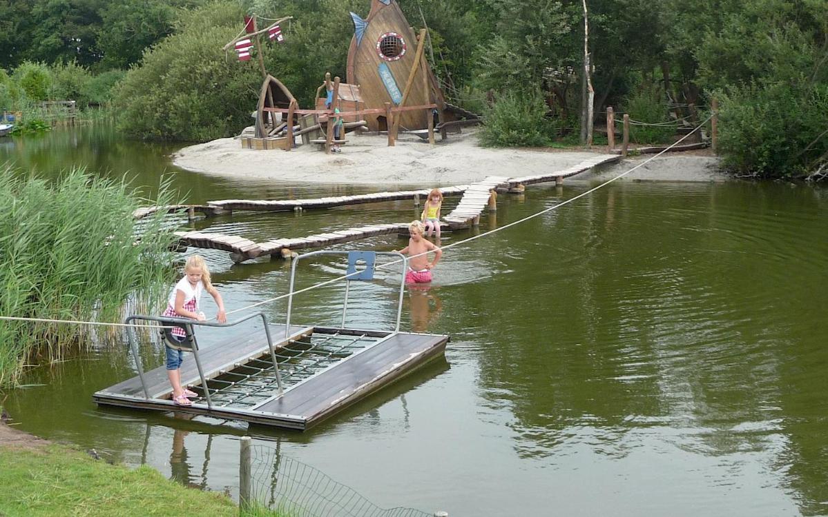 Chalet Makkum C99B Met Prive Gelegen Tuin Aan Het Water Exterior photo