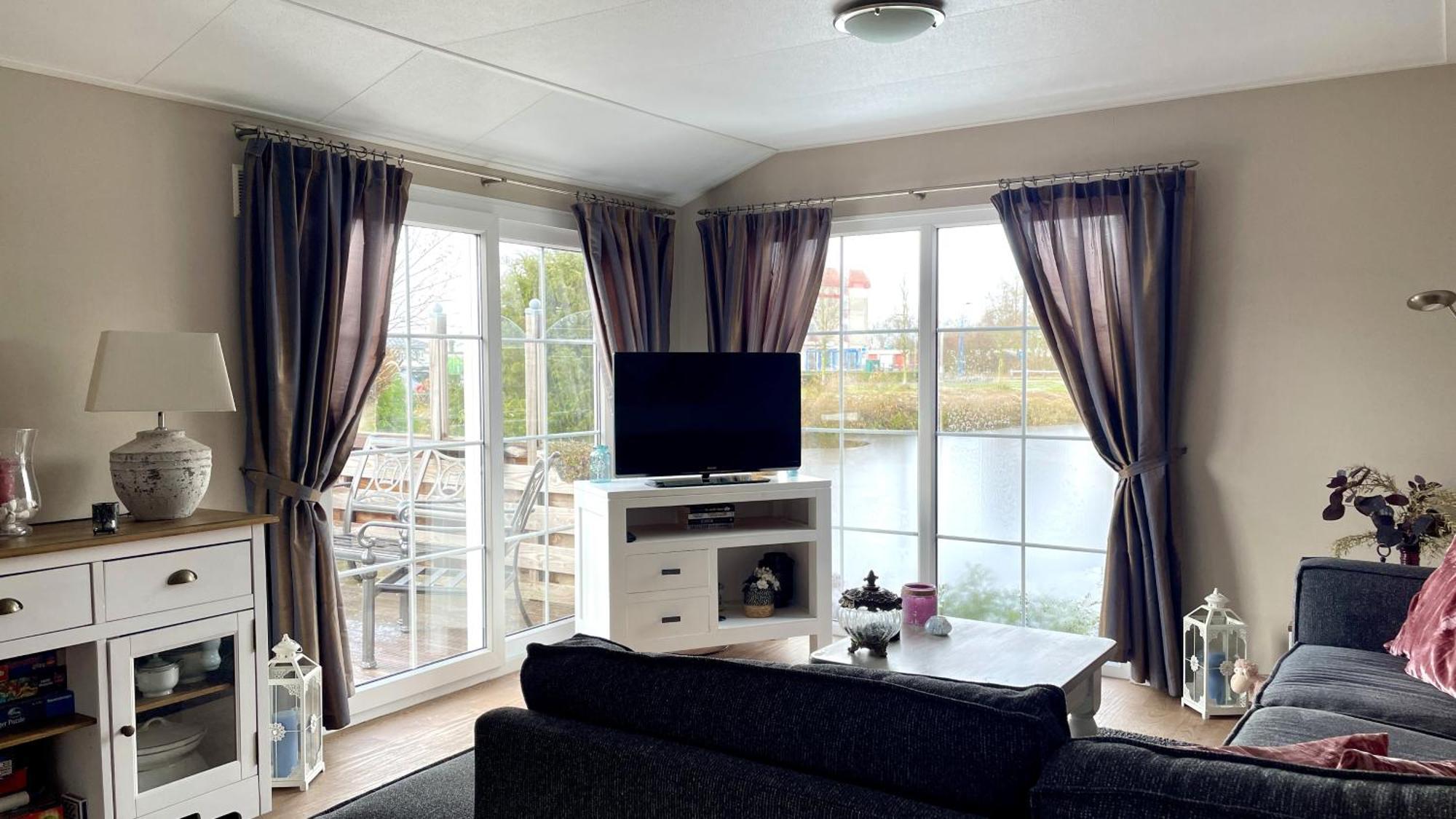 Chalet Makkum C99B Met Prive Gelegen Tuin Aan Het Water Exterior photo