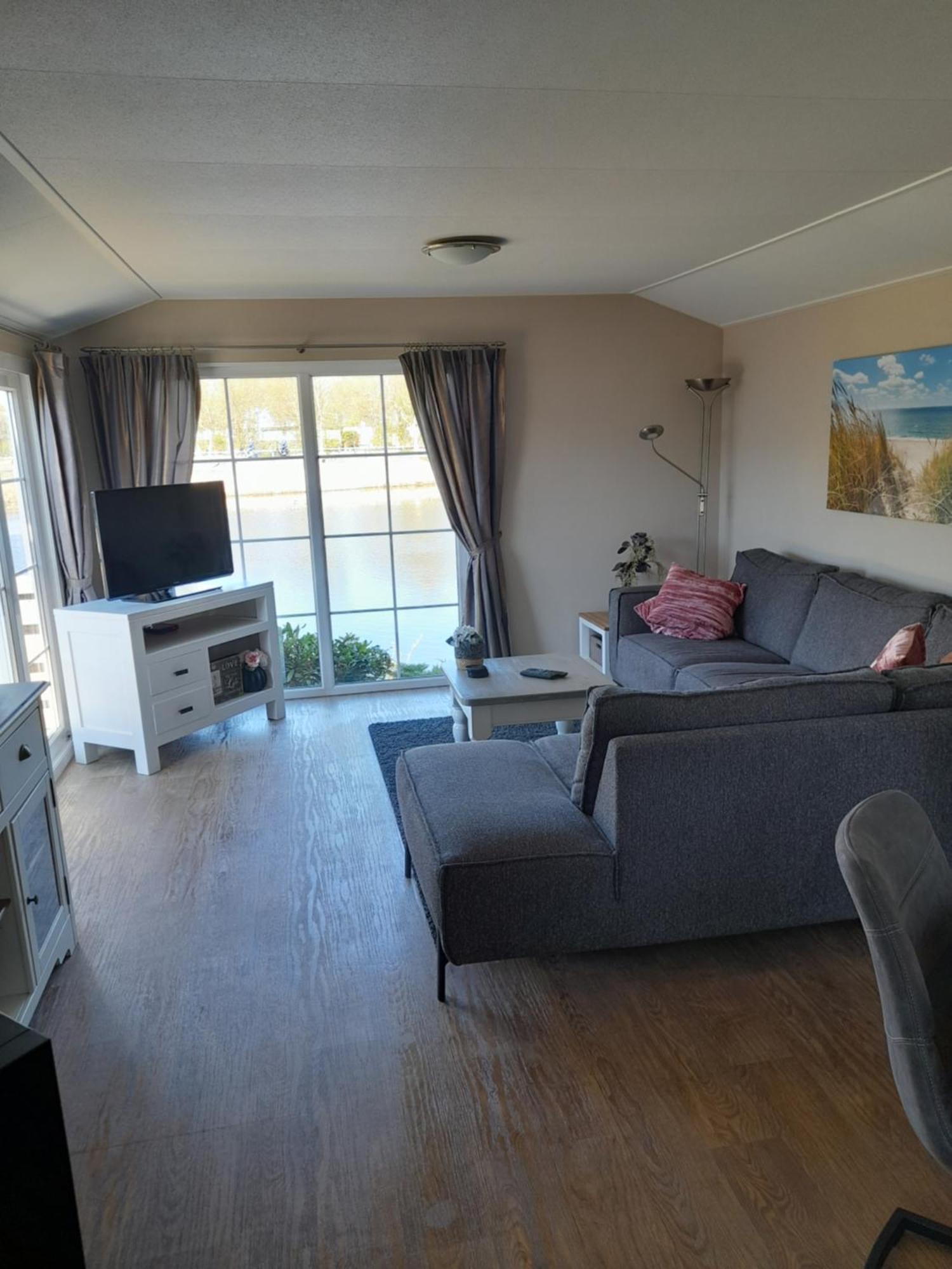 Chalet Makkum C99B Met Prive Gelegen Tuin Aan Het Water Exterior photo