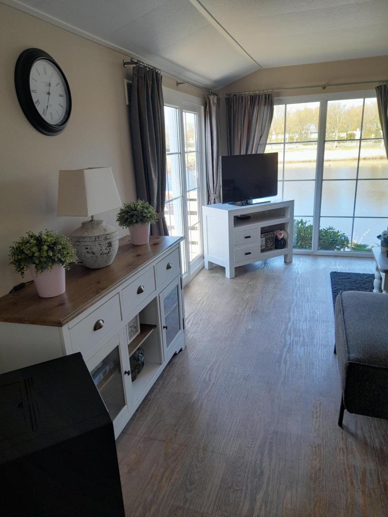 Chalet Makkum C99B Met Prive Gelegen Tuin Aan Het Water Exterior photo