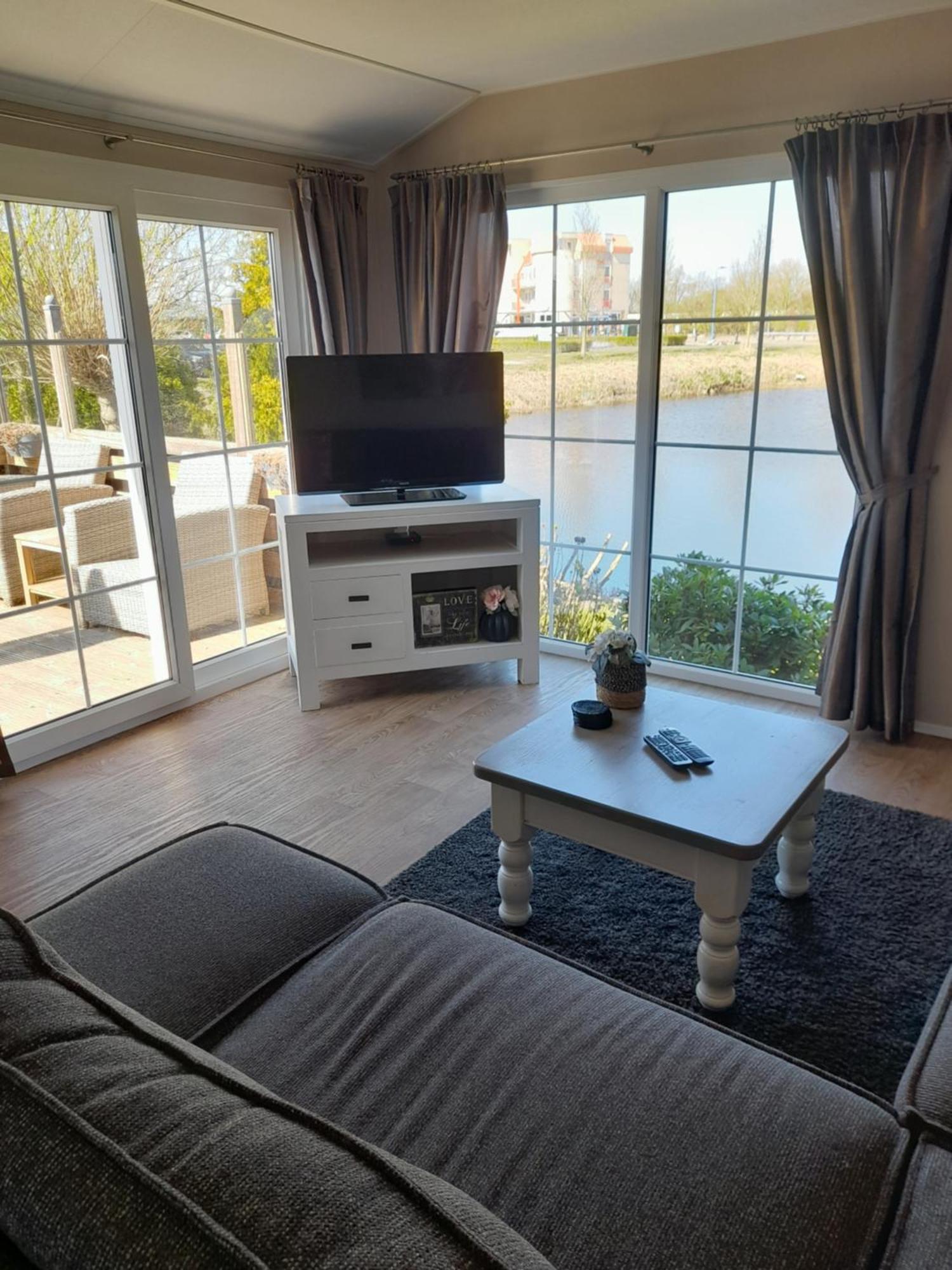 Chalet Makkum C99B Met Prive Gelegen Tuin Aan Het Water Exterior photo