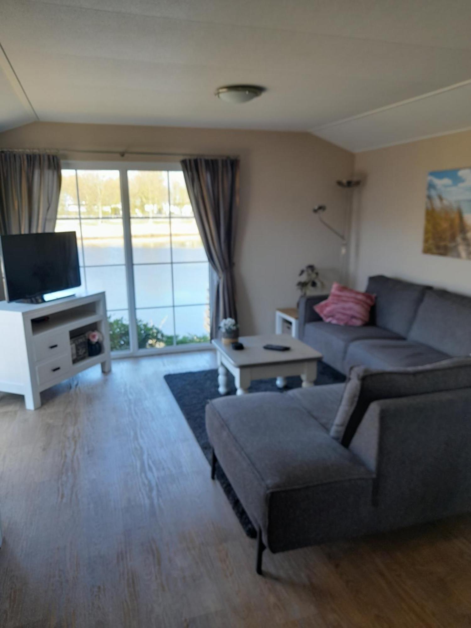 Chalet Makkum C99B Met Prive Gelegen Tuin Aan Het Water Exterior photo