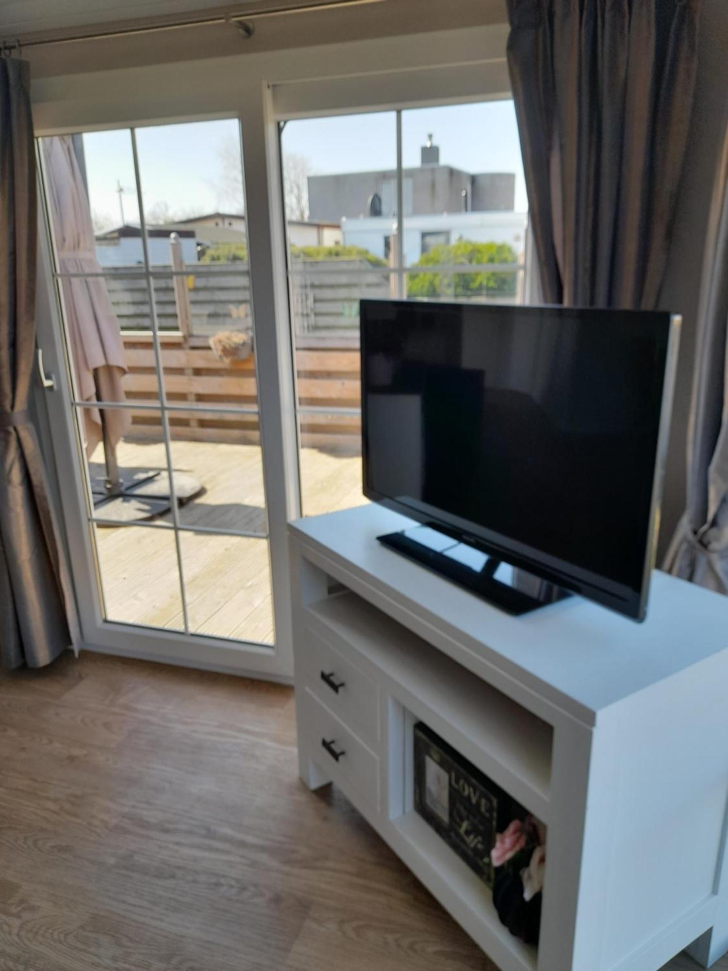 Chalet Makkum C99B Met Prive Gelegen Tuin Aan Het Water Exterior photo