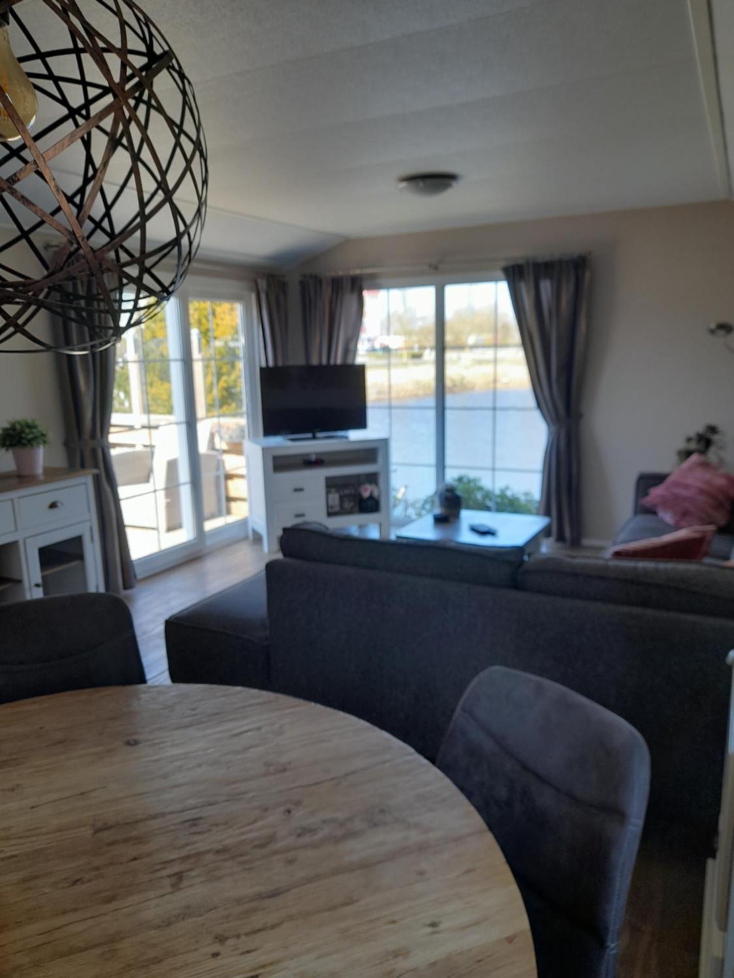 Chalet Makkum C99B Met Prive Gelegen Tuin Aan Het Water Exterior photo