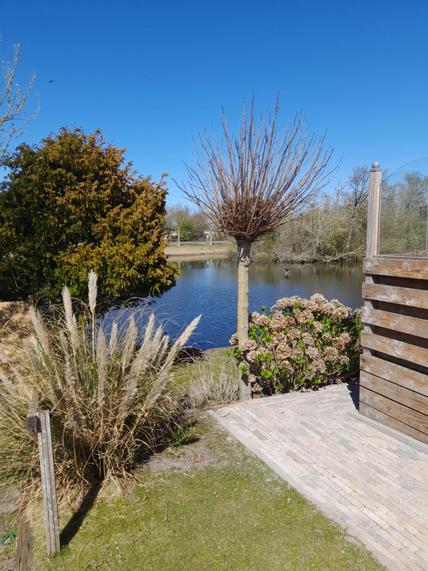 Chalet Makkum C99B Met Prive Gelegen Tuin Aan Het Water Exterior photo