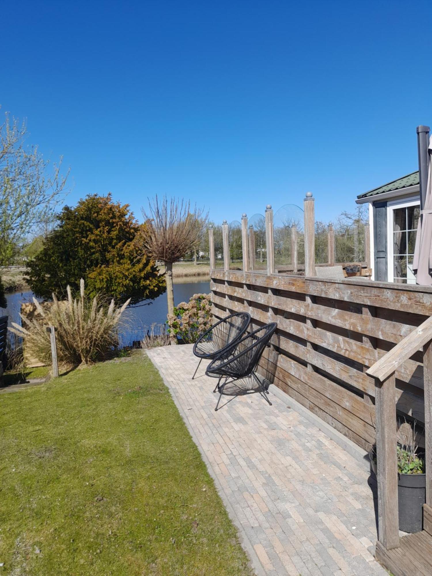 Chalet Makkum C99B Met Prive Gelegen Tuin Aan Het Water Exterior photo