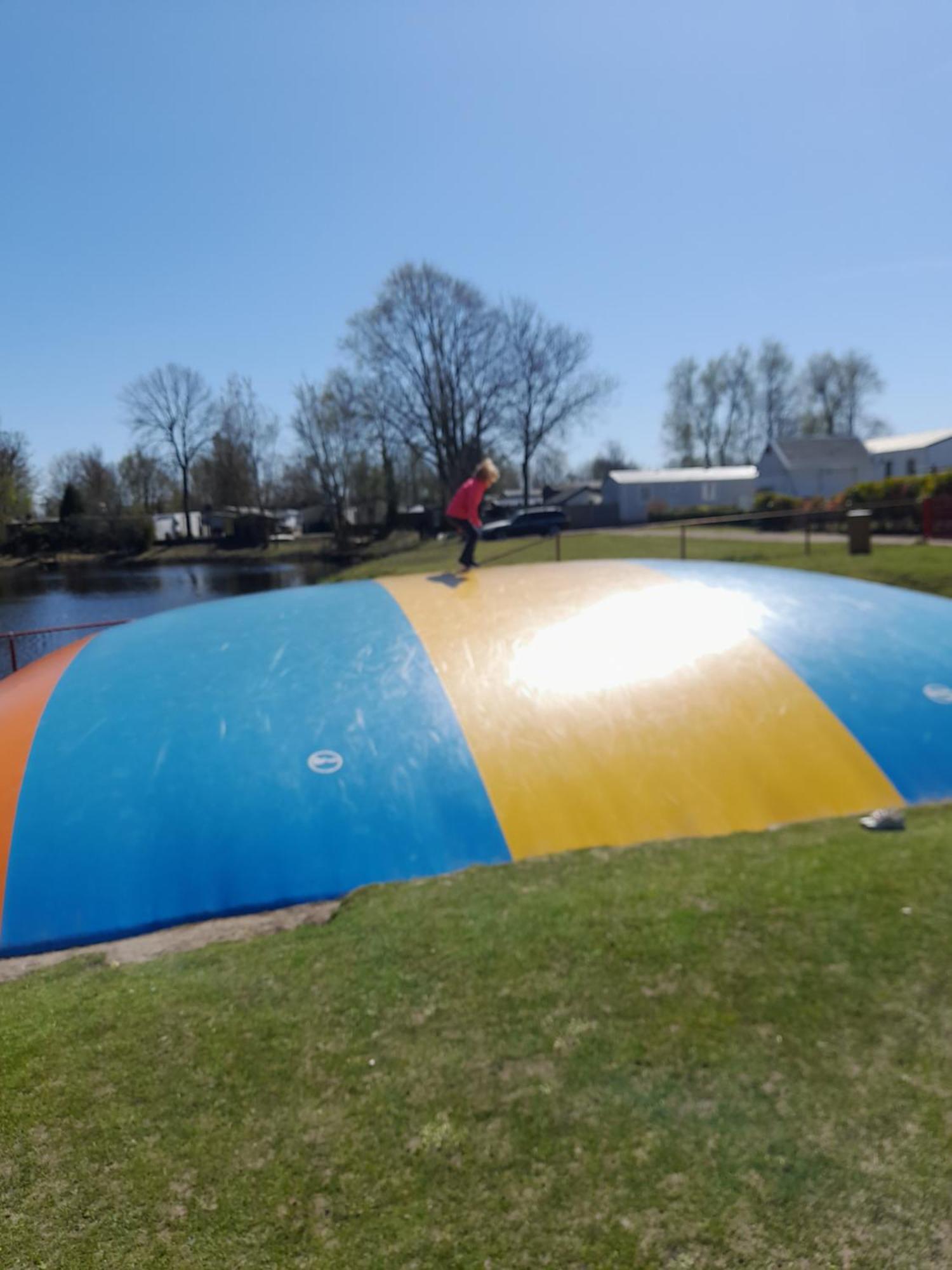Chalet Makkum C99B Met Prive Gelegen Tuin Aan Het Water Exterior photo